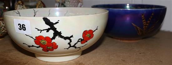 2 lustre bowls